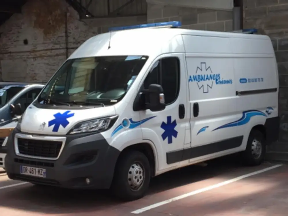 ambulance-transport-medical-ernee